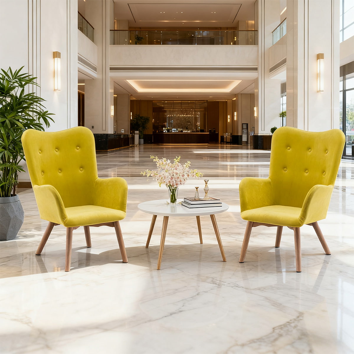 Moderne gele fluwelen fauteuil - getufte vrijetijdsstoel met gevleugelde rugleuning en houten poten en armleuningen voor woonkamer, slaapkamer of kantoor